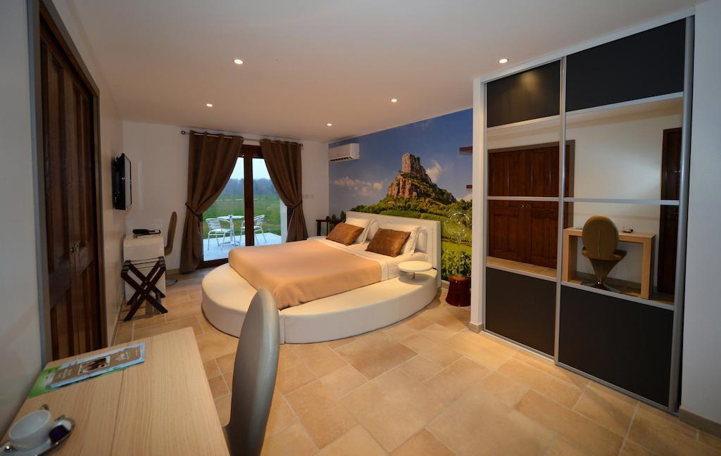 Domaine De La Garde Bed & Breakfast Вона Стая снимка